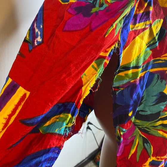 Medium Red Wild Floral Top (small flaw)